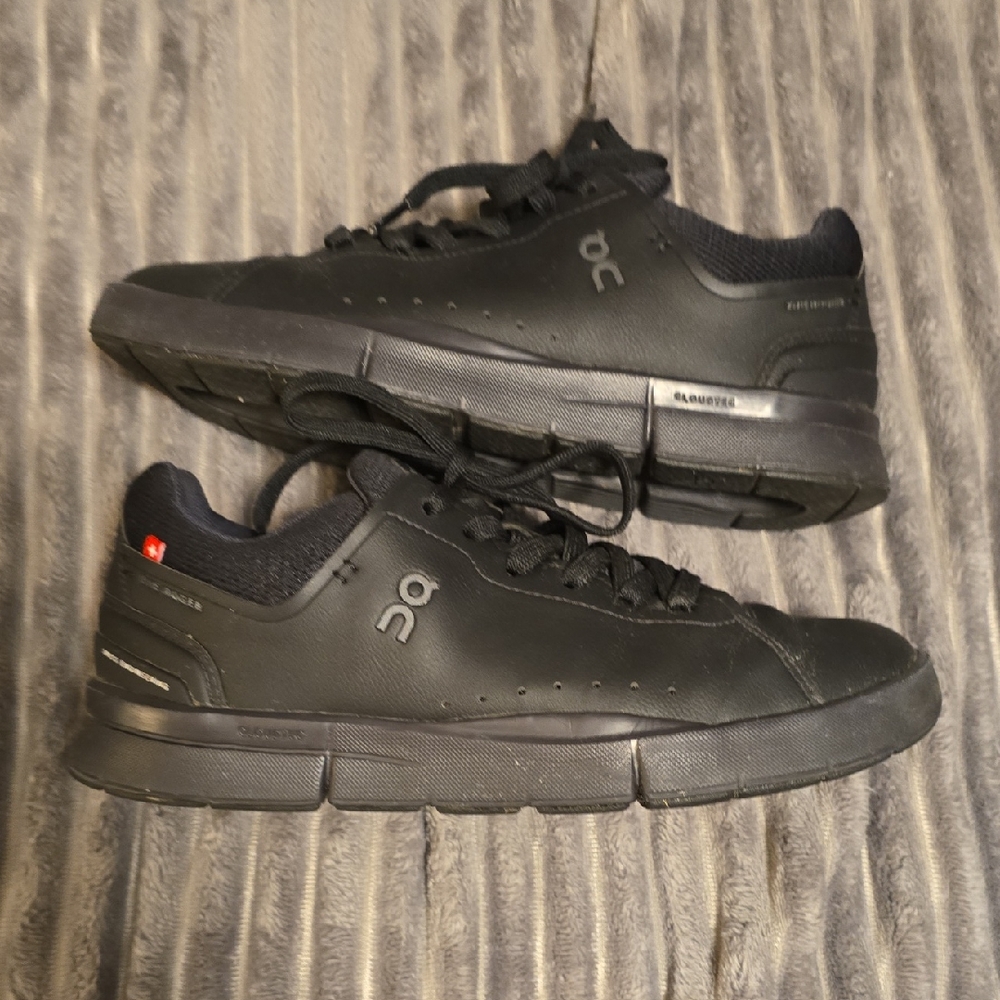 On Running The Roger Womens Black Leather Sneakers